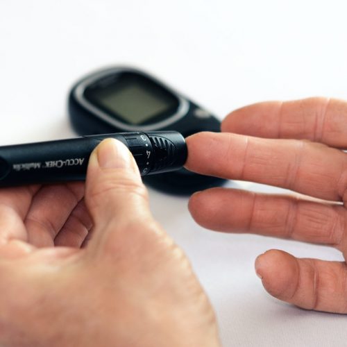 Jak systemy do ciągłego monitorowania glikemii (CGM) pomagają w walce z diabulim