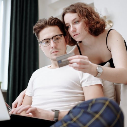 Wady i zalety posiadania karty kredytowej