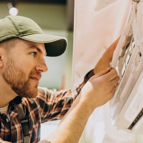 Jakie narzędzia potrzebne są przy naprawie klimatyzacji?