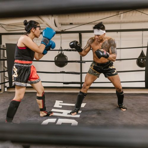 Dlaczego trenująć Muay Thai warto zainwestować w ochraniacze na piszczele?